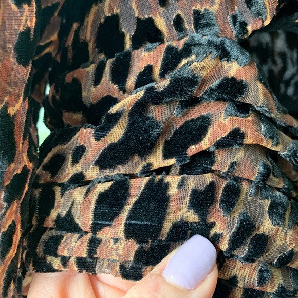 Leopard/Cheetah Velvet Peekaboo Crop Top - Picture 8 of 12